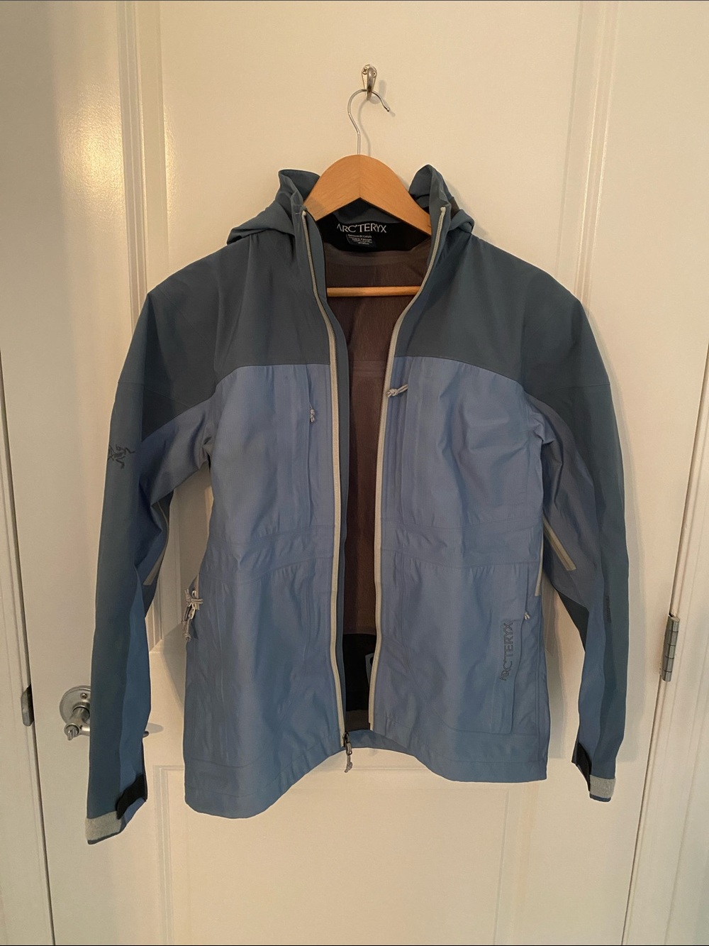 Arc’teryx Shell Jacket - Picture 3 of 12